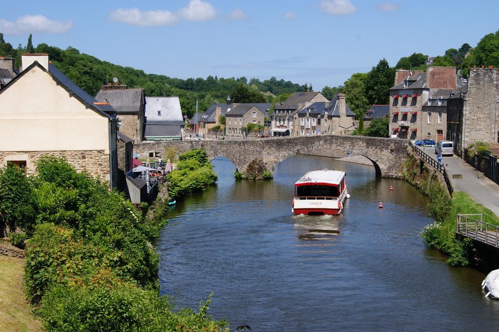 Au Fil De L'Eau - Le Bord De Rance Apartman Dinan Kültér fotó