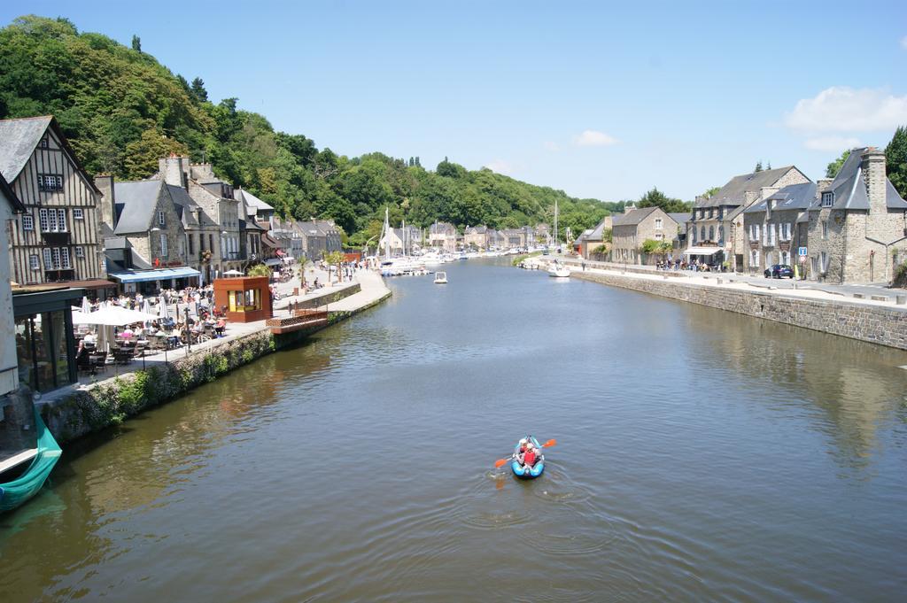 Au Fil De L'Eau - Le Bord De Rance Apartman Dinan Kültér fotó