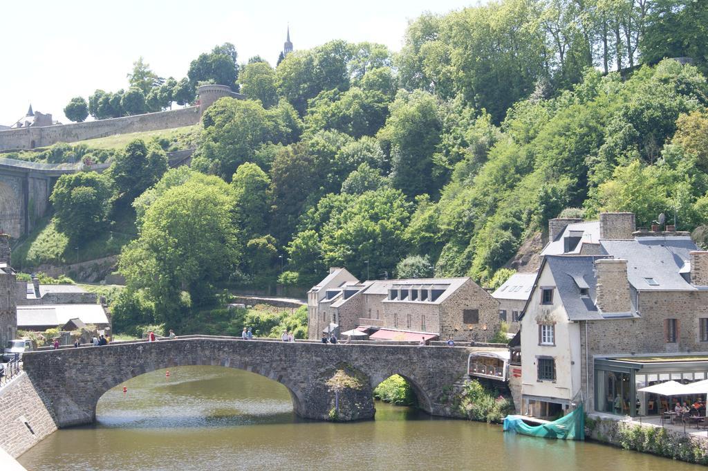 Au Fil De L'Eau - Le Bord De Rance Apartman Dinan Szoba fotó